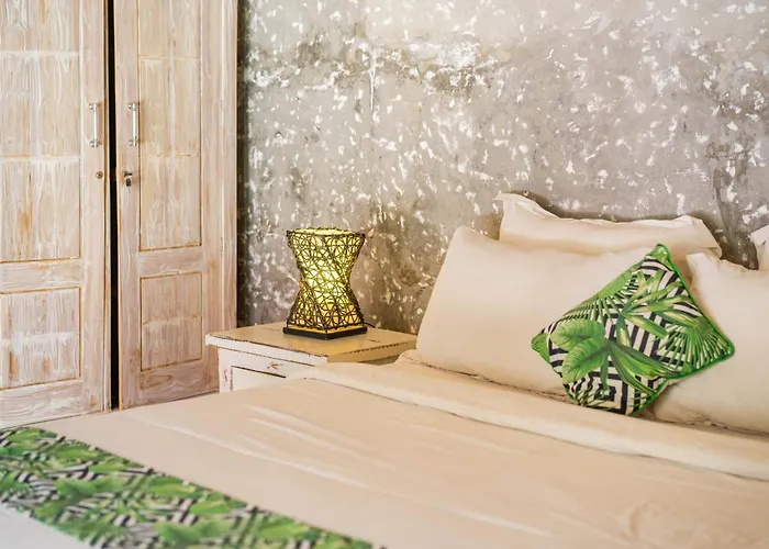 Villa Salya - 3br - Private Pool - 1min Walk To La Favela!